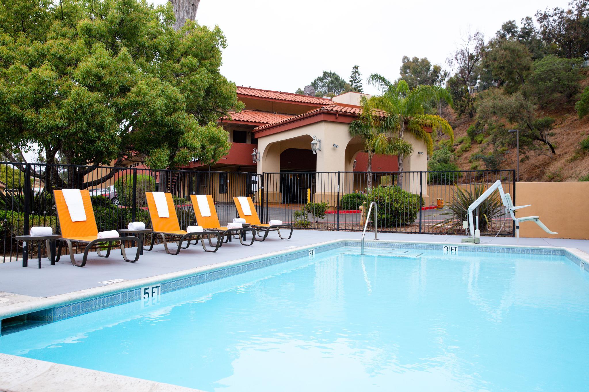 Days Inn By Wyndham Encinitas Moonlight Beach Exterior photo