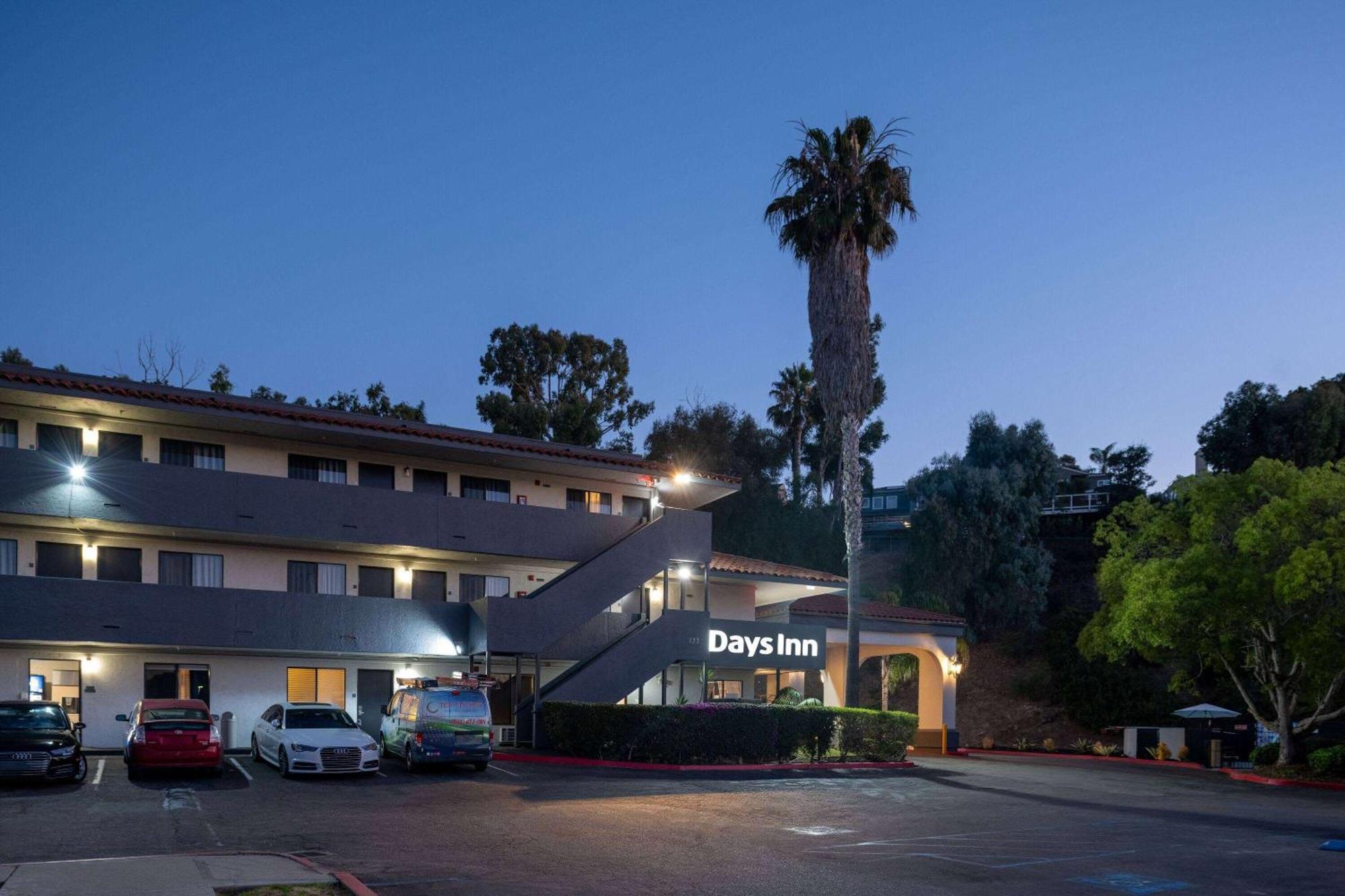 Days Inn By Wyndham Encinitas Moonlight Beach Exterior photo