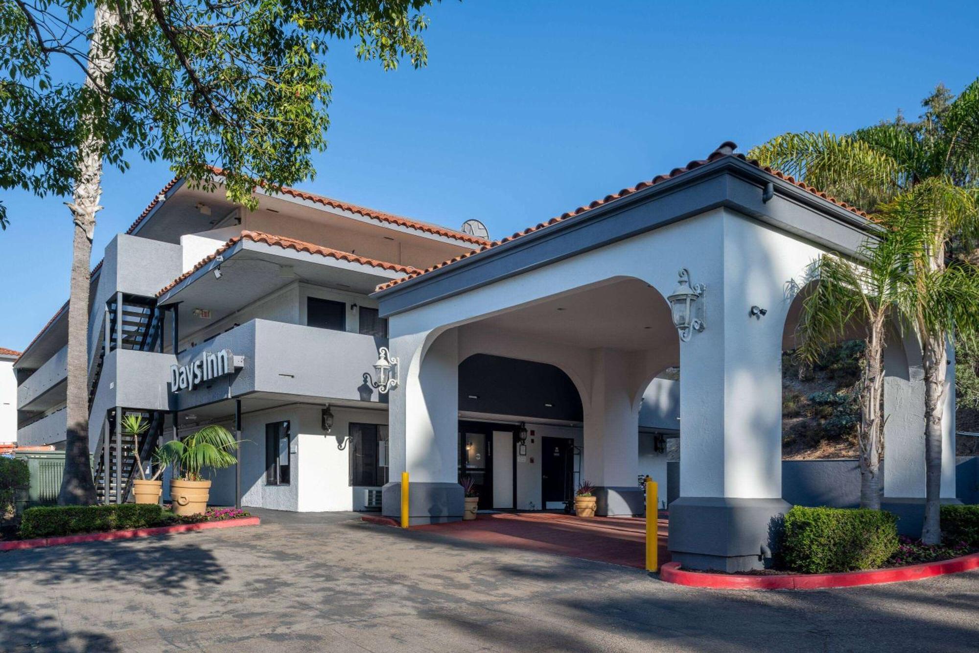 Days Inn By Wyndham Encinitas Moonlight Beach Exterior photo