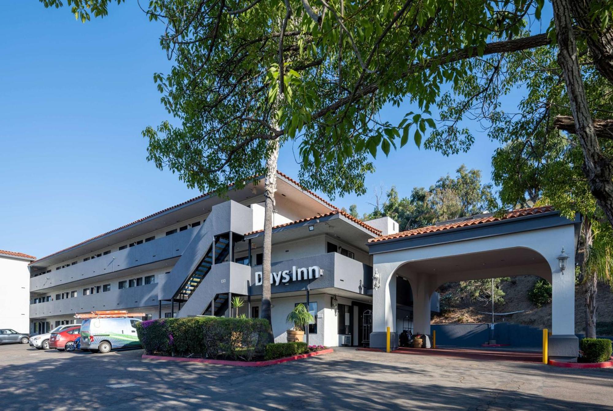 Days Inn By Wyndham Encinitas Moonlight Beach Exterior photo