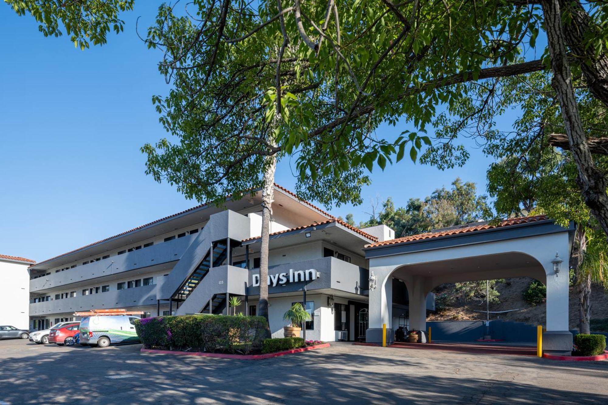 Days Inn By Wyndham Encinitas Moonlight Beach Exterior photo